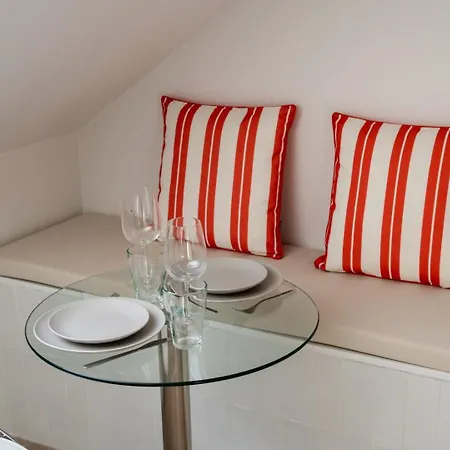 Sous Les Combles Cote Cour, Parking Gratuit شقة