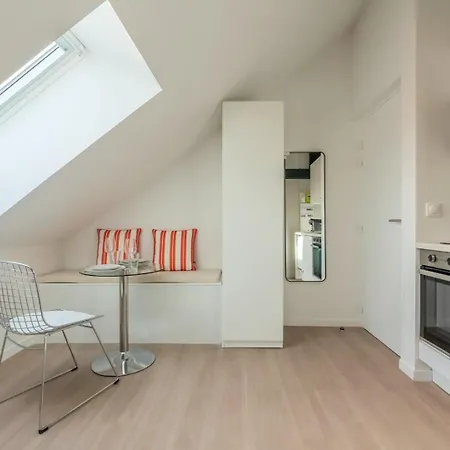 Sous Les Combles Côté Cour, Parking Gratuit