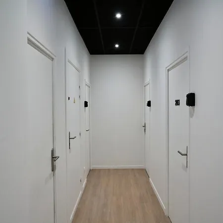 شقة Sous Les Combles Cote Cour, Parking Gratuit فيلنوف داسك